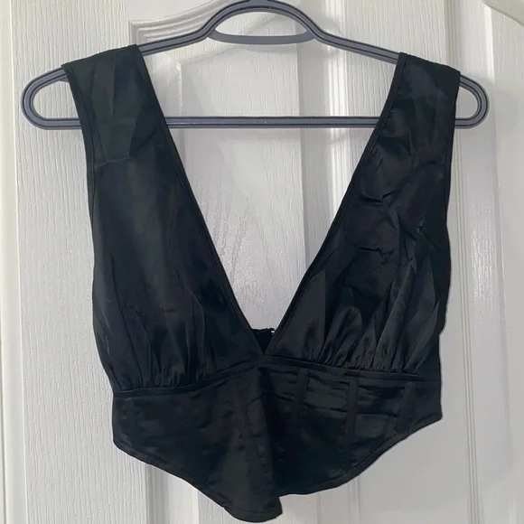 Missguided Cropped Tank - Picture 2 of 3